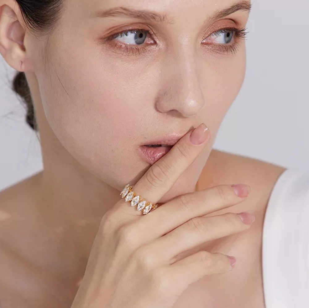 Gorgeous Oval Diamonds Adjustable Ring